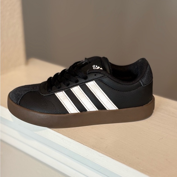 Adidas VL Court 3.0 Black/White Gum Kids Casual Shoes IE3630 – Size 12K - Picture 4 of 9